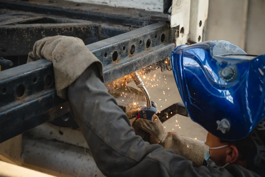 Reportage entreprise — Reportage Carrosserie Desoil 59 · photographe Joseph Leroy, Rennes / Bretagne